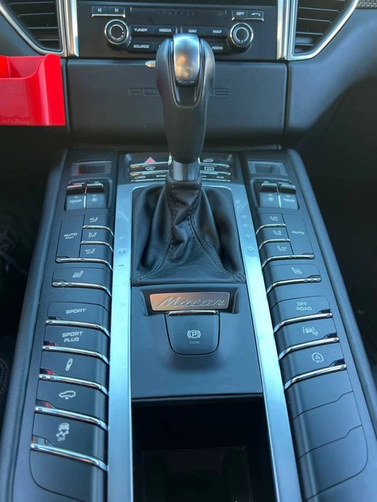 2017 Porsche Macan Turbo - Image 18 of 18