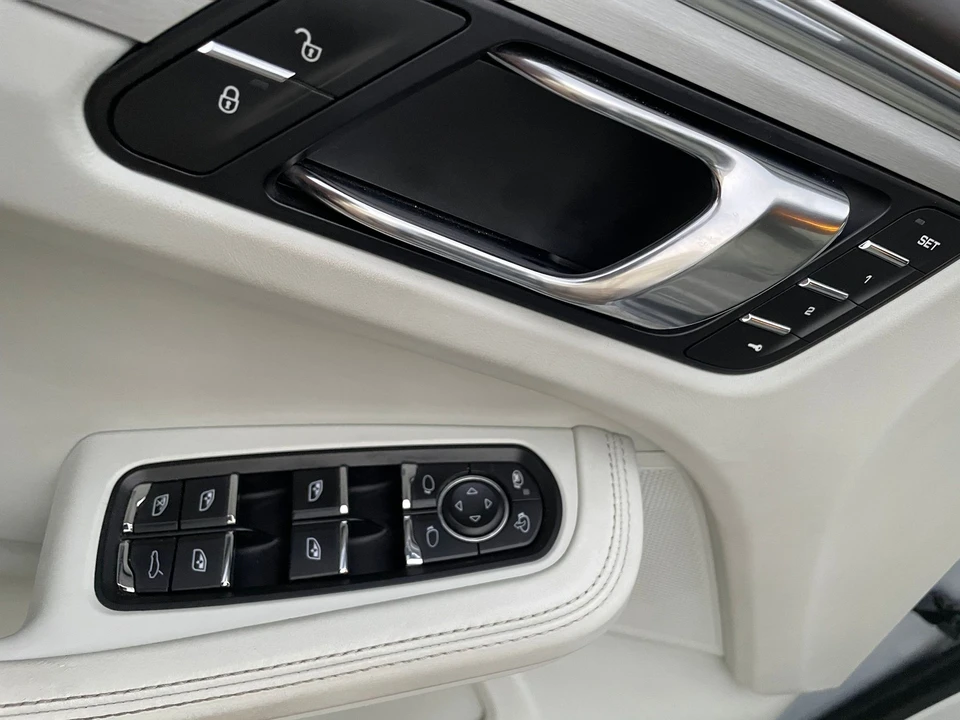 2016 Porsche Macan Turbo - Image 19 of 23