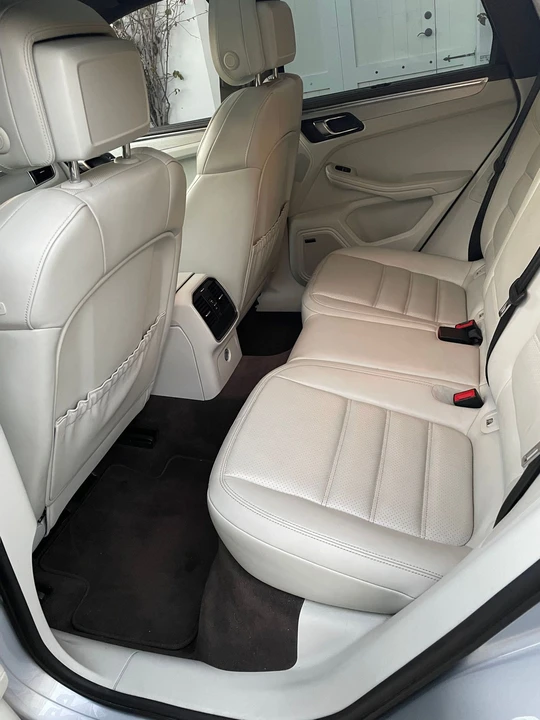 2016 Porsche Macan Turbo - Image 20 of 23