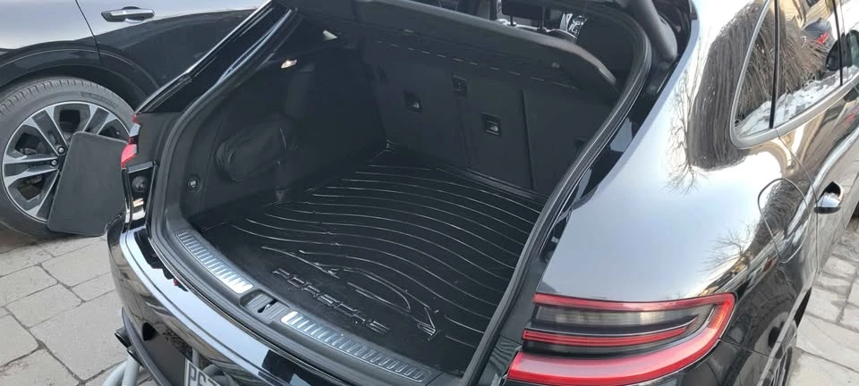 2017 Porsche Macan Turbo - Image 6 of 10