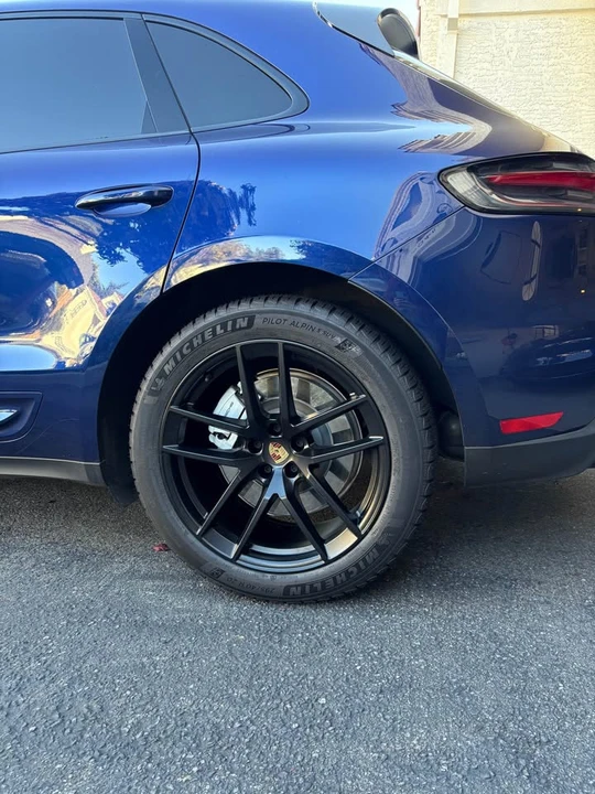 Porsche Macan - Image 2 of 6