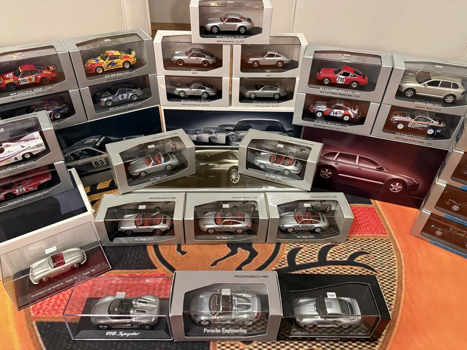 Parts & Memorabilia Scale Models - Image 2 of 24