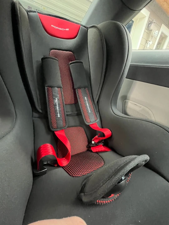 Parts & Memorabilia Seats & Interior - Image 2 of 5