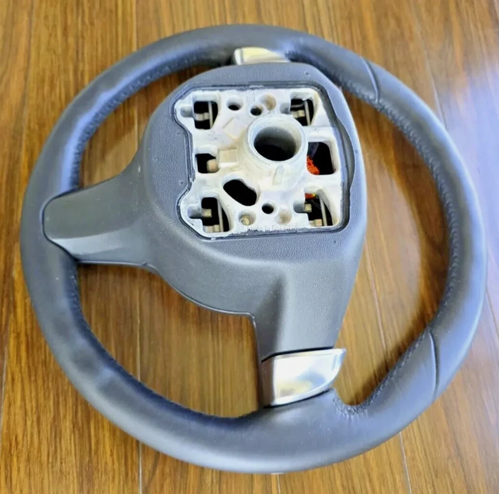 2012 Parts & Memorabilia Seats & Interior - Image 3 of 11