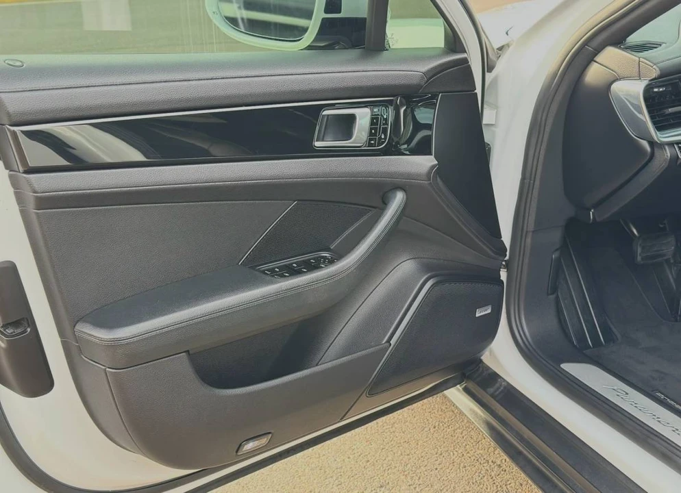 2017 Porsche 971 Panamera - Image 8 of 18