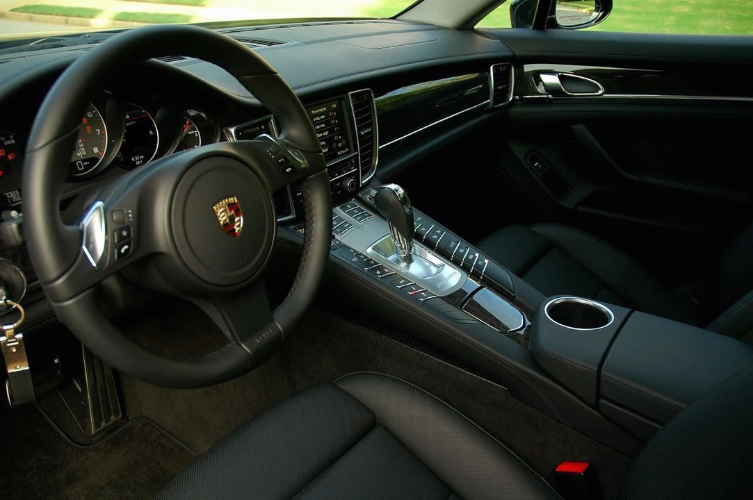 2012 Porsche 970 Panamera 4S - Image 5 of 5