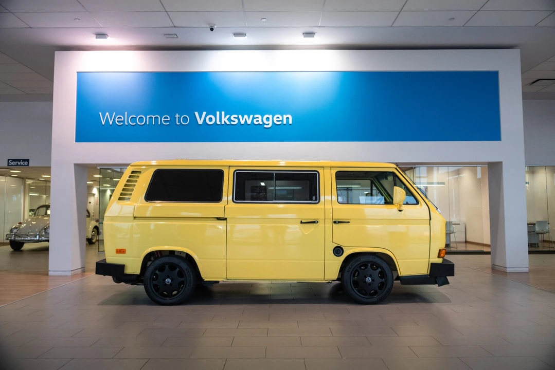 1981 Volkswagen Bay-Window Bus - Image 11 of 31