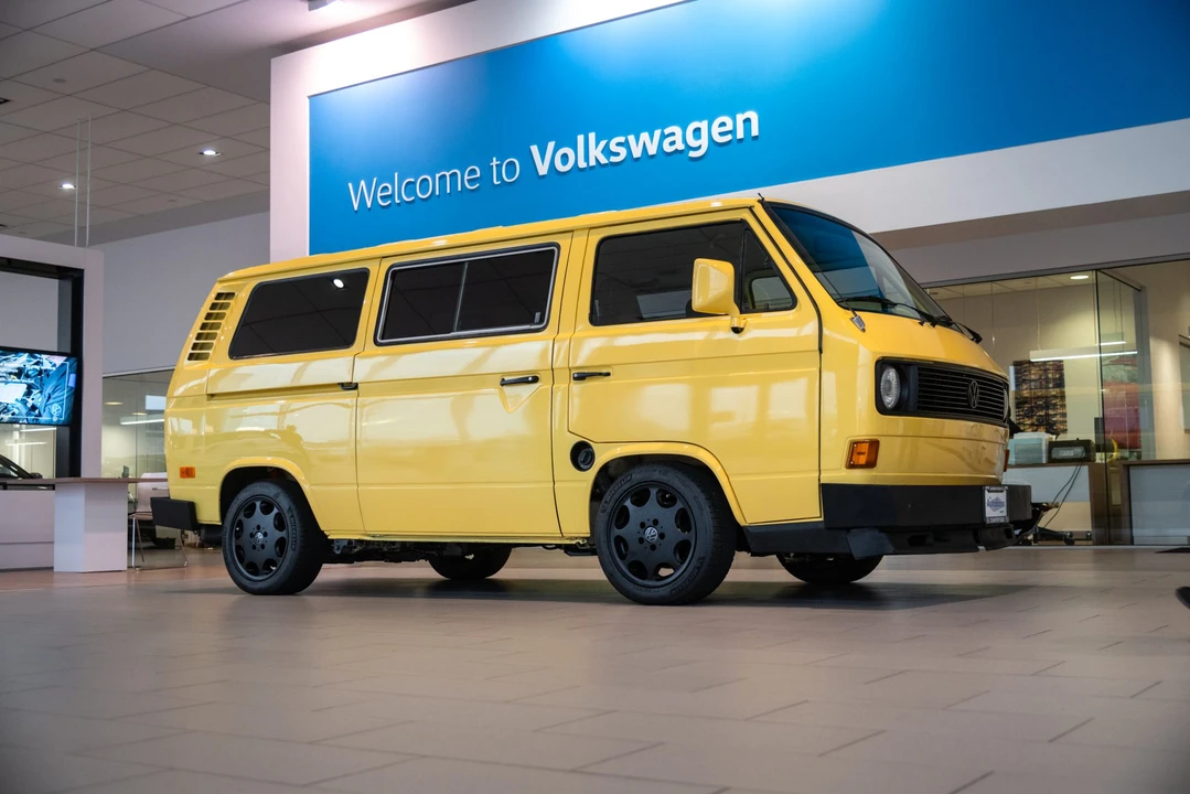 1981 Volkswagen Bay-Window Bus - Image 10 of 31