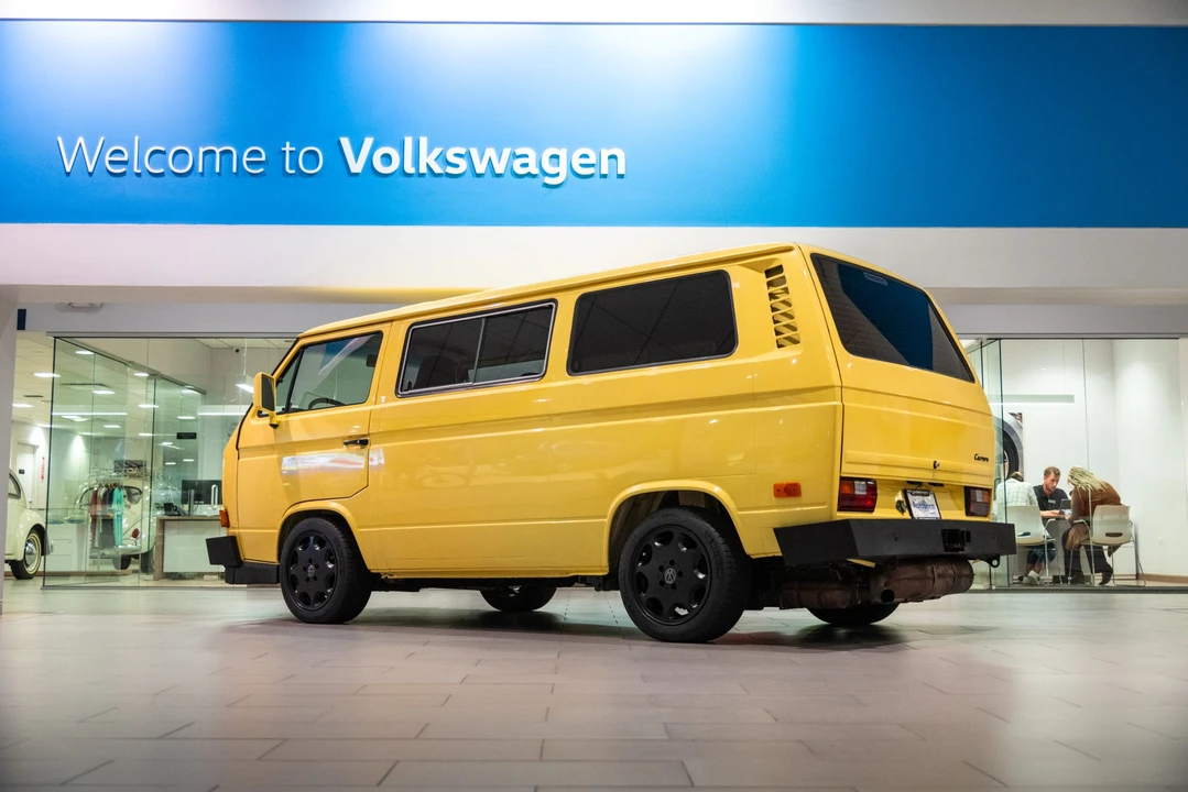 1981 Volkswagen Bay-Window Bus - Image 23 of 31