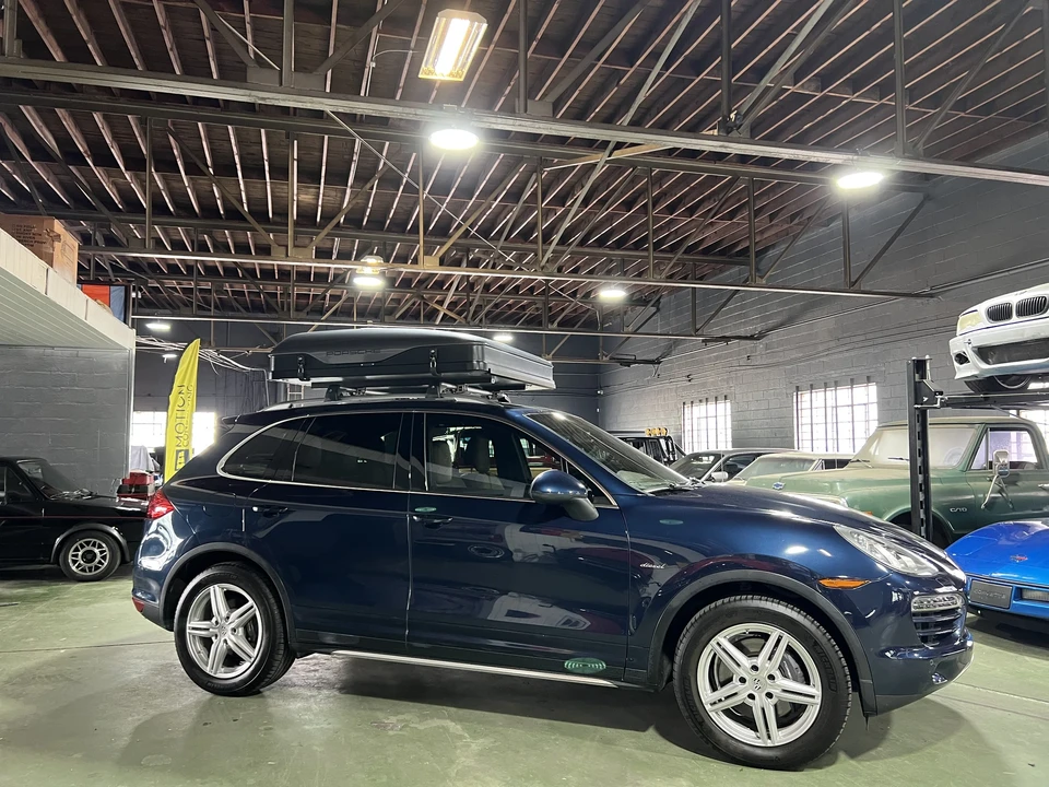 Porsche - Image 9 of 31