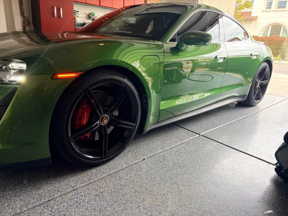 Porsche Taycan - Image 2 of 3