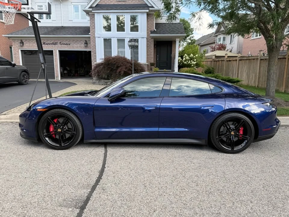 Porsche Taycan - Image 5 of 6