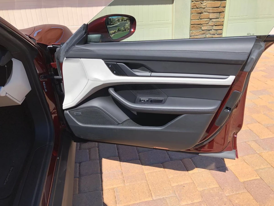 2022 Porsche Taycan - Image 6 of 10
