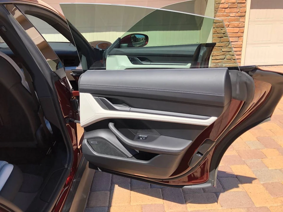 2022 Porsche Taycan - Image 5 of 10