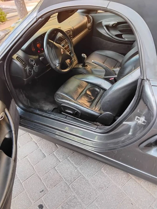 2000 Porsche 986 Boxster - Image 11 of 19