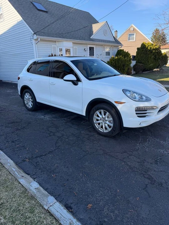 2013 Porsche 958 Cayenne - Image 2 of 12