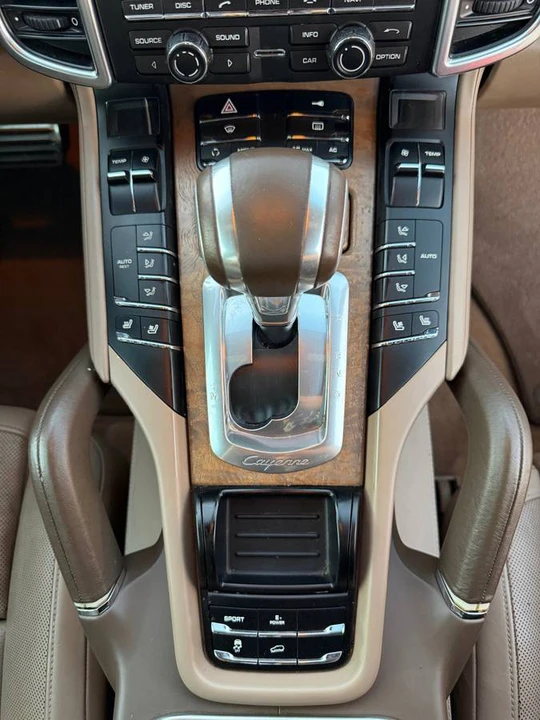 2012 Porsche 958 Cayenne - Image 13 of 19