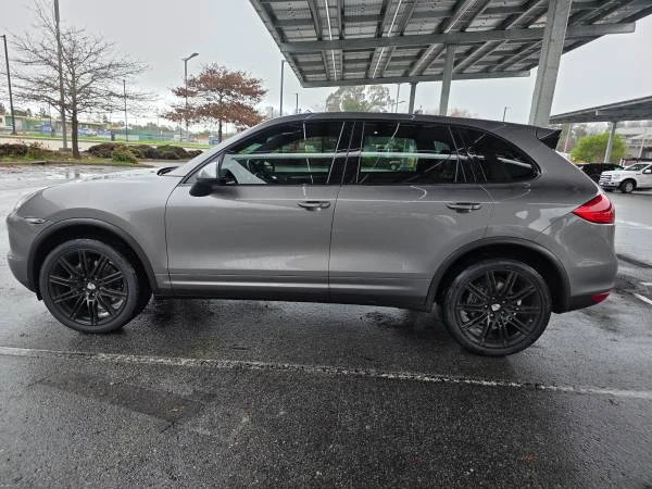2012 Porsche 958 Cayenne - Image 2 of 17