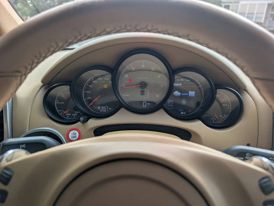 2011 Porsche 958 Cayenne - Image 16 of 17
