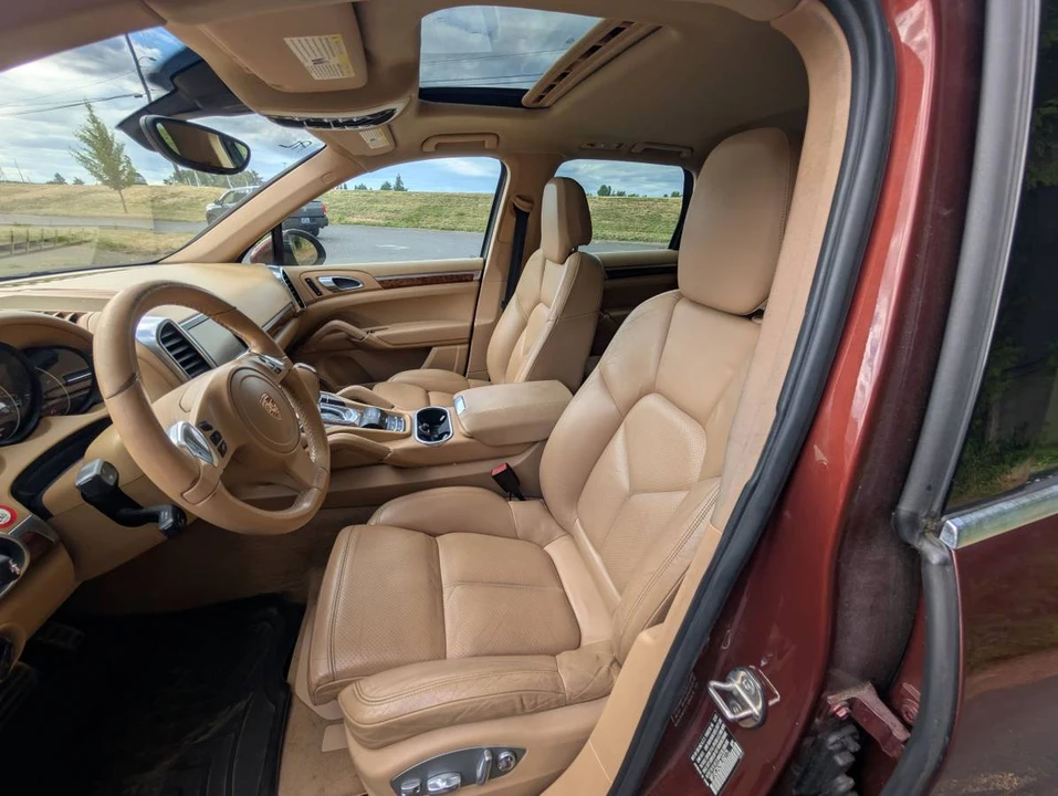 2011 Porsche 958 Cayenne - Image 9 of 17