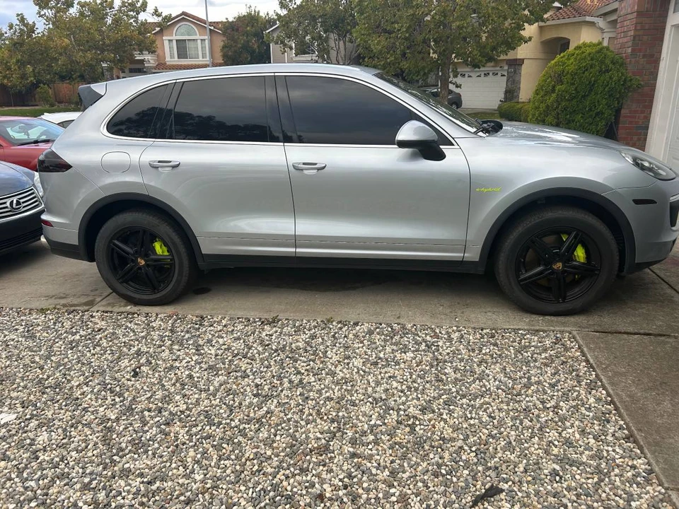 2016 Porsche 958 Cayenne S - Image 2 of 13