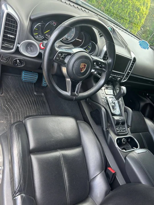2016 Porsche 958 Cayenne S - Image 9 of 13