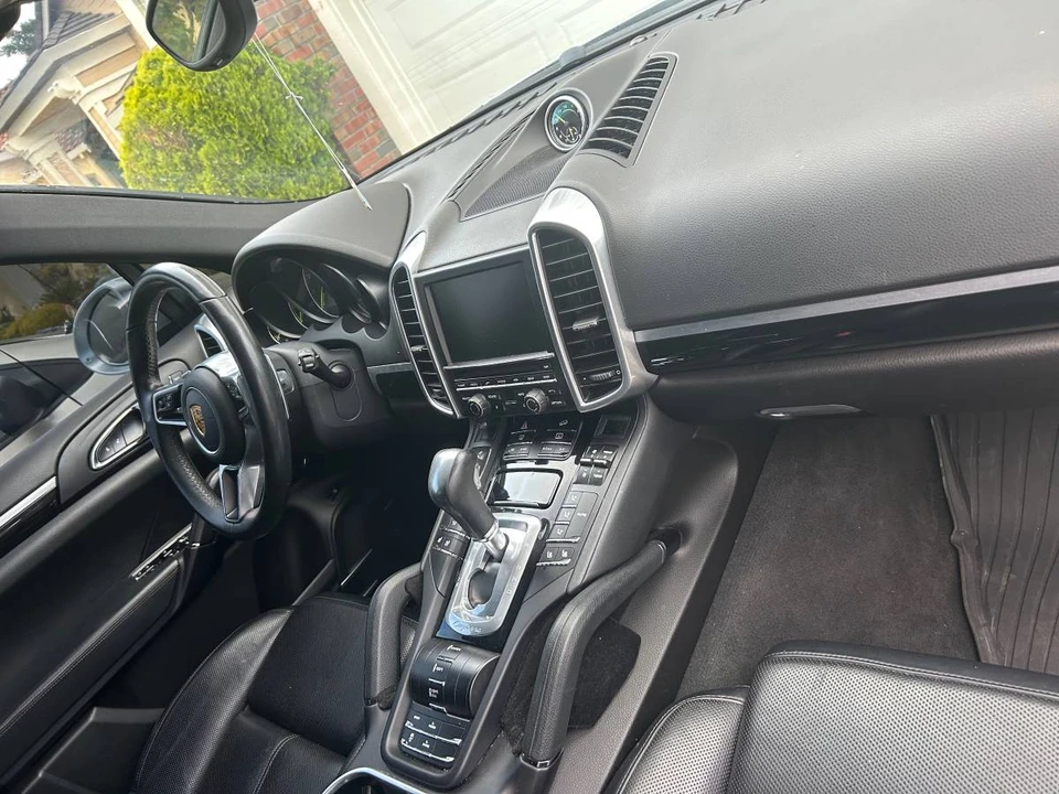 2016 Porsche 958 Cayenne S - Image 8 of 13