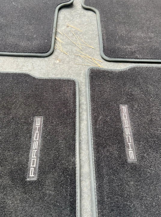 Parts & Memorabilia Seats & Interior - Image 6 of 7