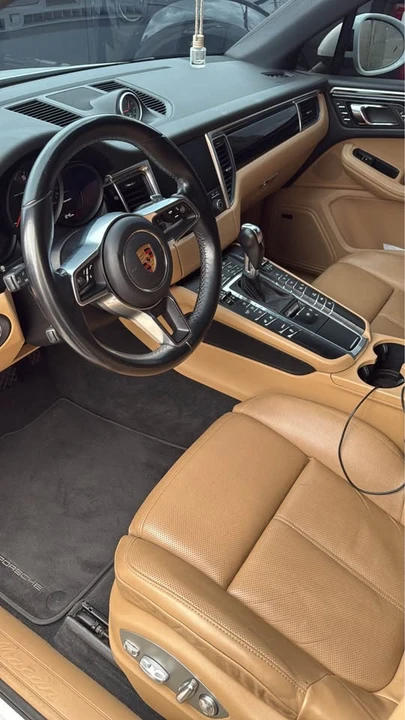 2017 Porsche Macan - Image 8 of 9
