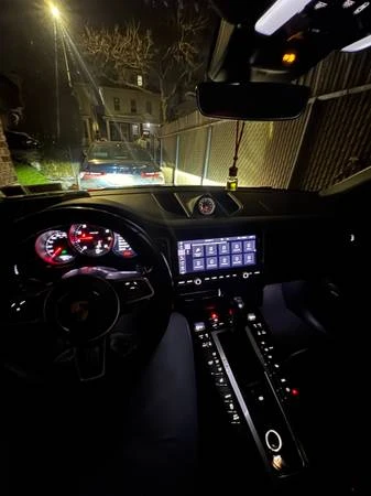 2021 Porsche Macan - Image 15 of 16