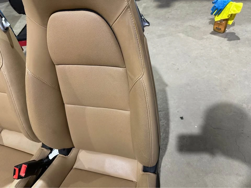 2015 Parts & Memorabilia Seats & Interior - Image 3 of 9