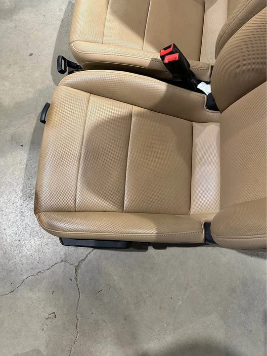 2015 Parts & Memorabilia Seats & Interior - Image 2 of 9