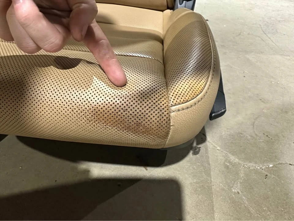 2015 Parts & Memorabilia Seats & Interior - Image 4 of 9