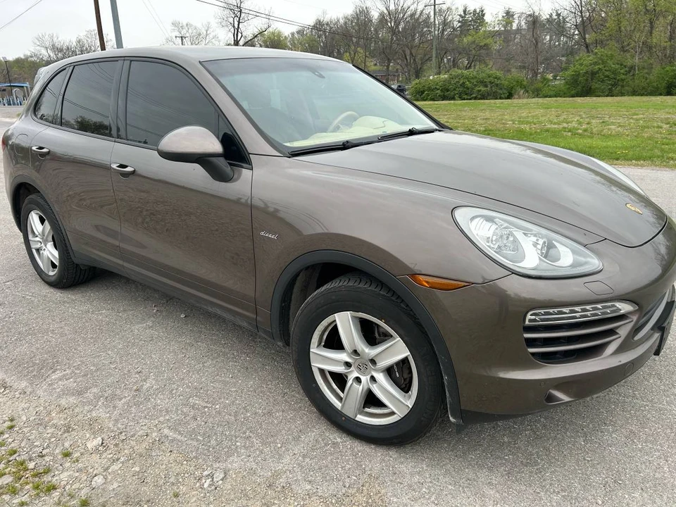 2013 Porsche 958 Cayenne Diesel - Image 2 of 16