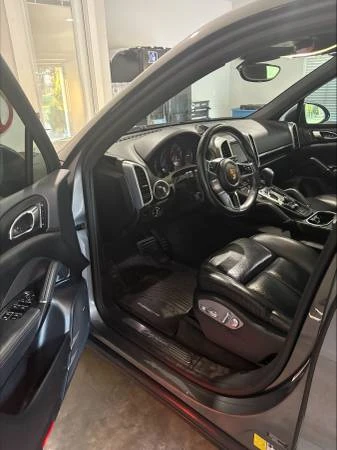 2016 Porsche 958 Cayenne - Image 2 of 8