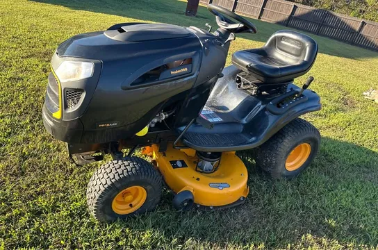 PoulanPro Riding Lawn Mower 42" Cut