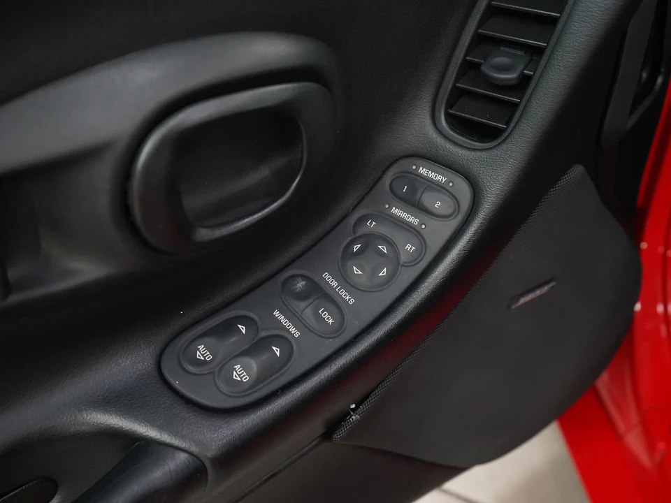 1999 Chevrolet Corvette - Image 16 of 25