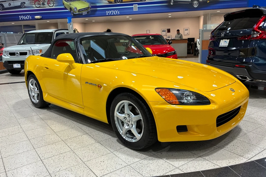 2001 Honda AP1 S2000 - Image 2 of 31