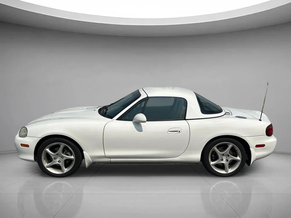 2002 Mazda NB MX-5 Miata - Image 2 of 31