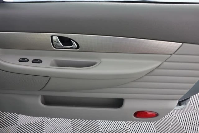 2004 Ford Thunderbird 11th Gen - Image 19 of 23