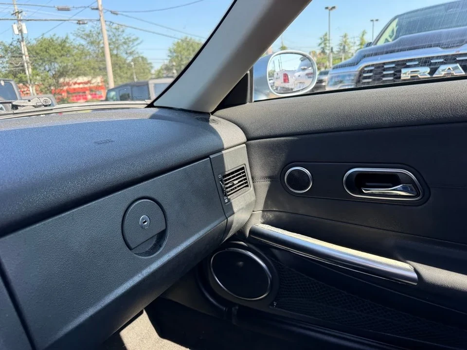 2005 Chrysler Crossfire - Image 18 of 25