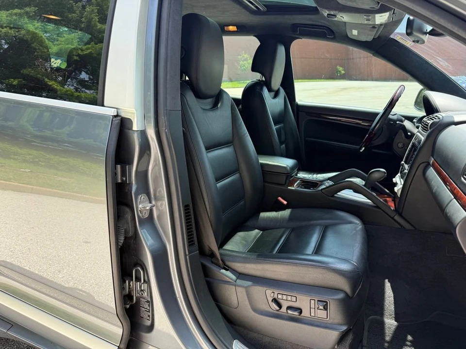 2005 Porsche Cayenne - Image 23 of 28