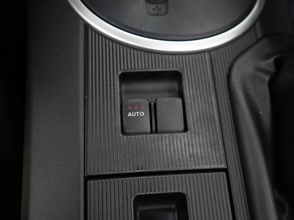 2006 Mazda NC MX-5 Miata - Image 18 of 25