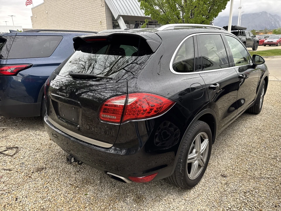 2011 Porsche 958 Cayenne S - Image 2 of 7