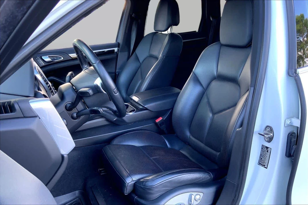2013 Porsche 958 Cayenne S - Image 7 of 31