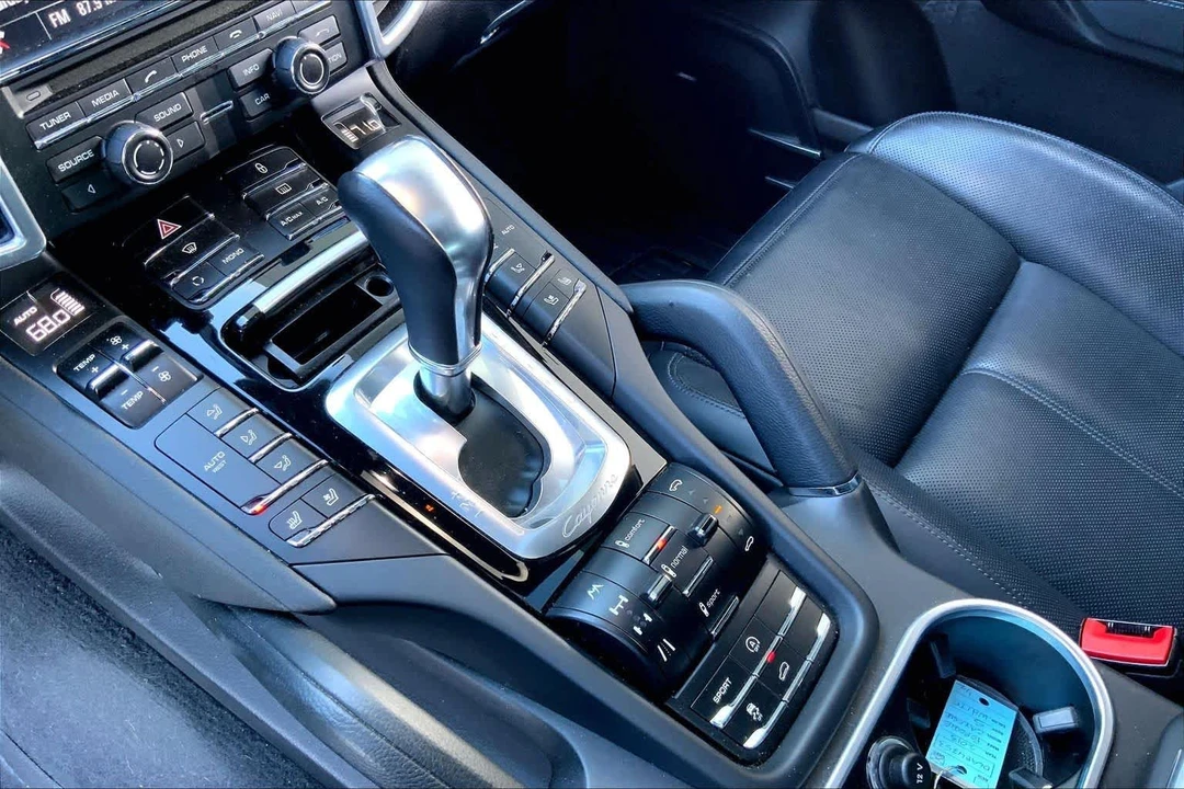 2013 Porsche 958 Cayenne S - Image 16 of 31