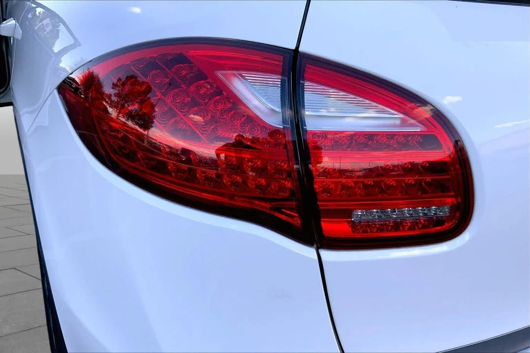 2013 Porsche 958 Cayenne S - Image 28 of 31