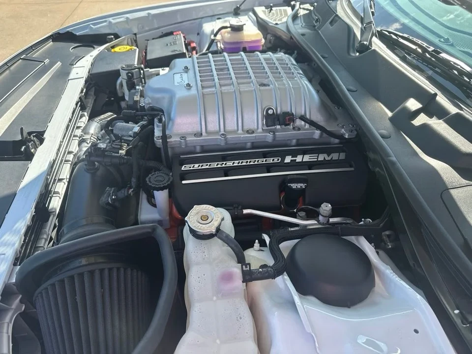 2015 Dodge Challenger SRT Hellcat 3rd Gen - Image 26 of 31