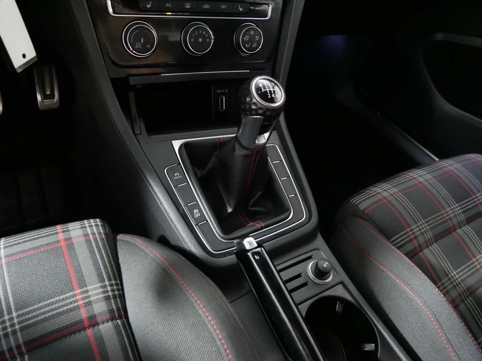 2015 Volkswagen GTI Mk7 - Image 24 of 31
