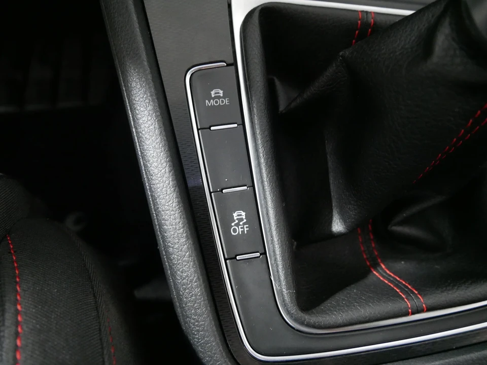 2015 Volkswagen GTI Mk7 - Image 29 of 31